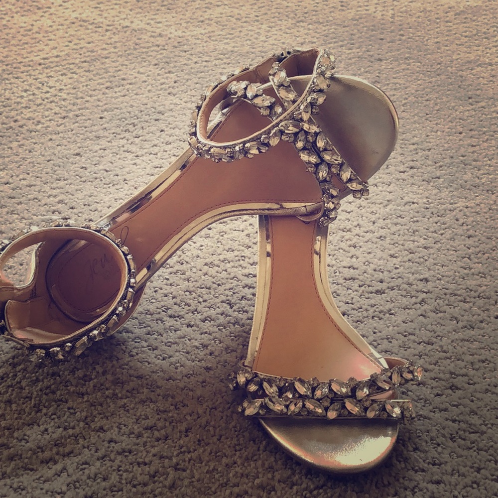 Badgely mischka jeweled pumps